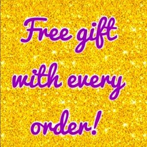 Fun packing up your poshmark box!❤️🌻